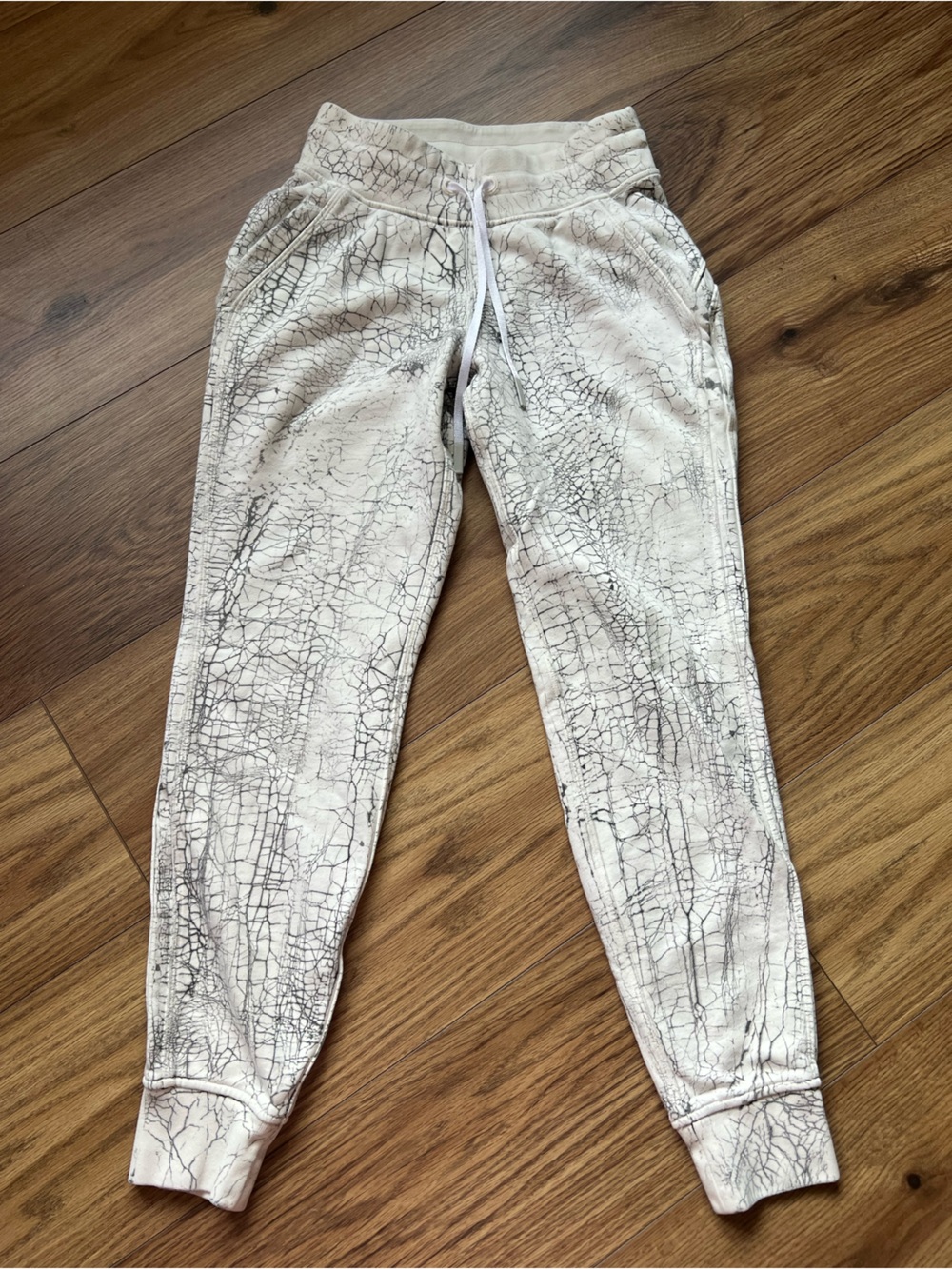 Lululemon Warm Down Joggers Size 2 Thread Dye White Black Crackle Print 7/8